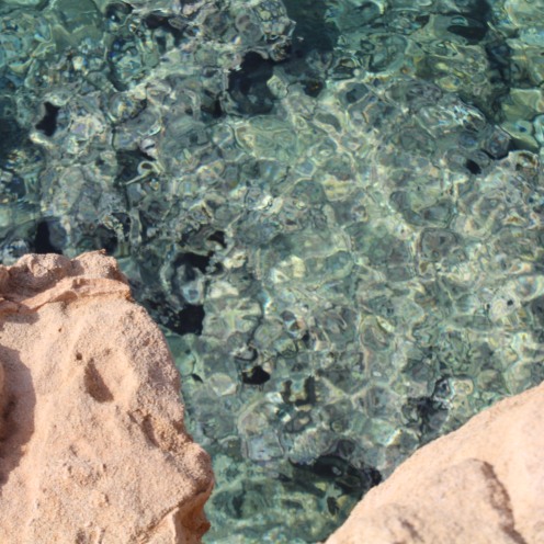 Felsen am Meer auf der Insel Angistri - Reiseblog Exploreglobal